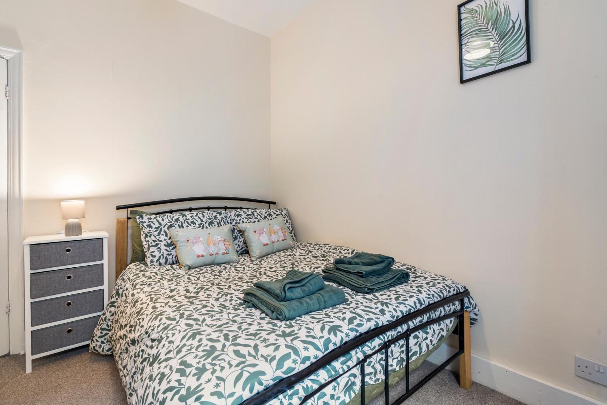 Modern 3 Bedroom Apartment In Wimbeldon Park London Exteriör bild