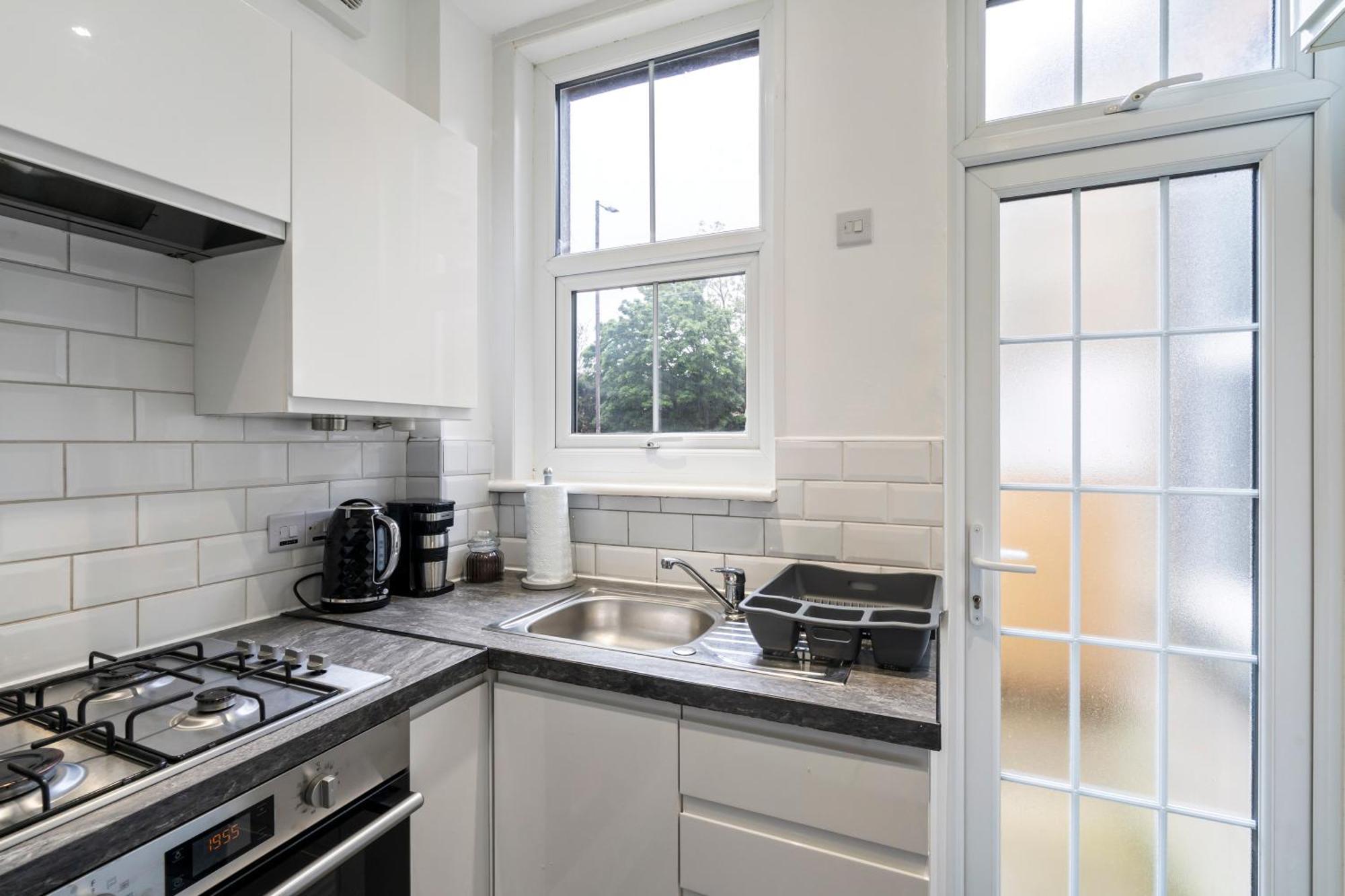 Modern 3 Bedroom Apartment In Wimbeldon Park London Exteriör bild