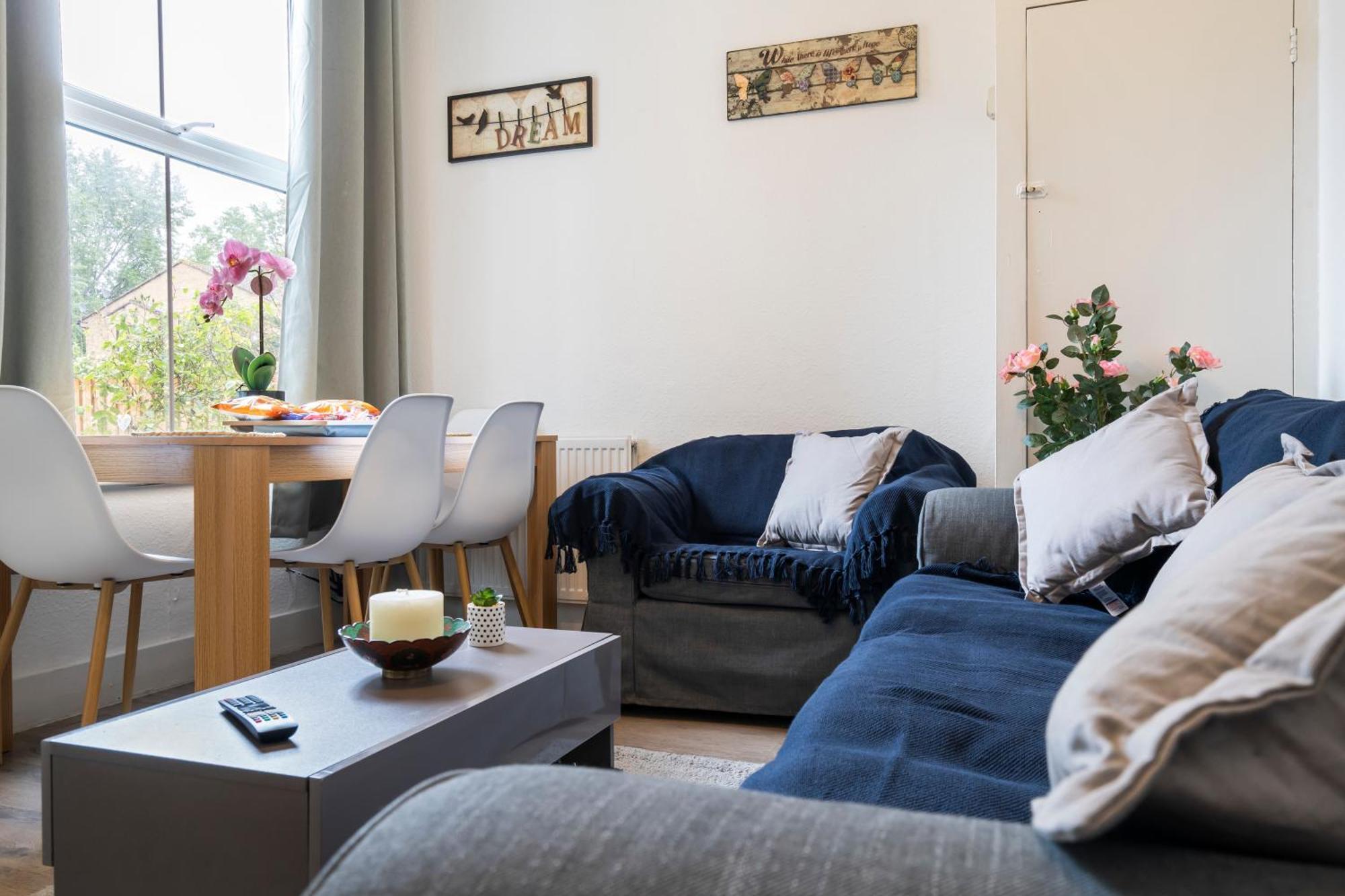 Modern 3 Bedroom Apartment In Wimbeldon Park London Exteriör bild