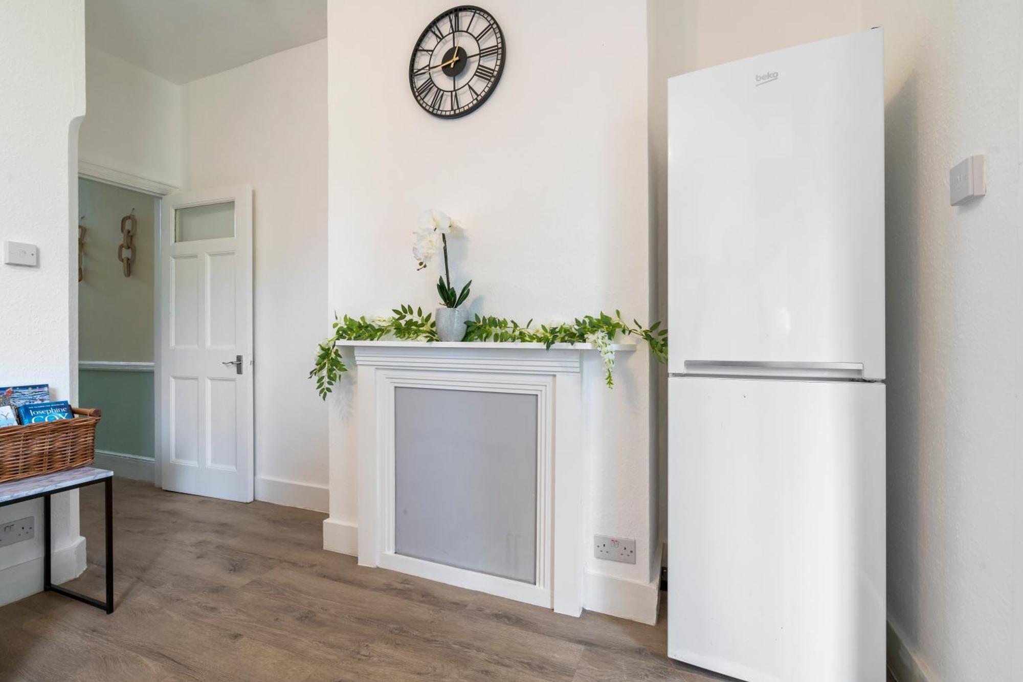 Modern 3 Bedroom Apartment In Wimbeldon Park London Exteriör bild