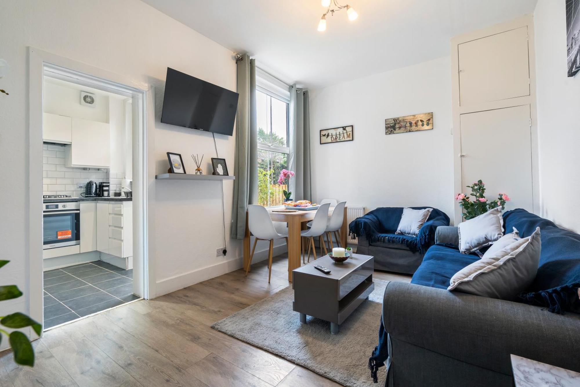 Modern 3 Bedroom Apartment In Wimbeldon Park London Exteriör bild