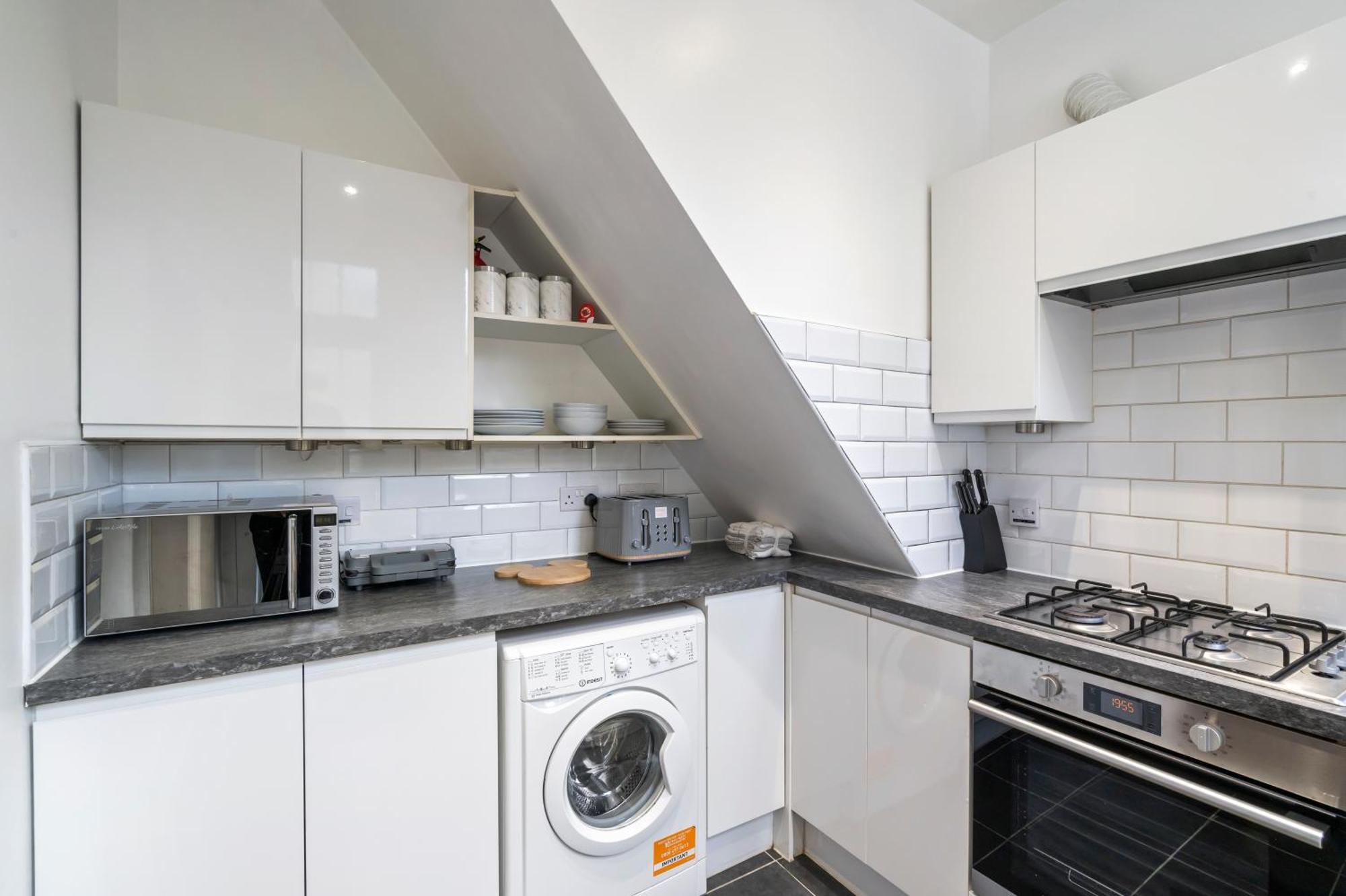 Modern 3 Bedroom Apartment In Wimbeldon Park London Exteriör bild