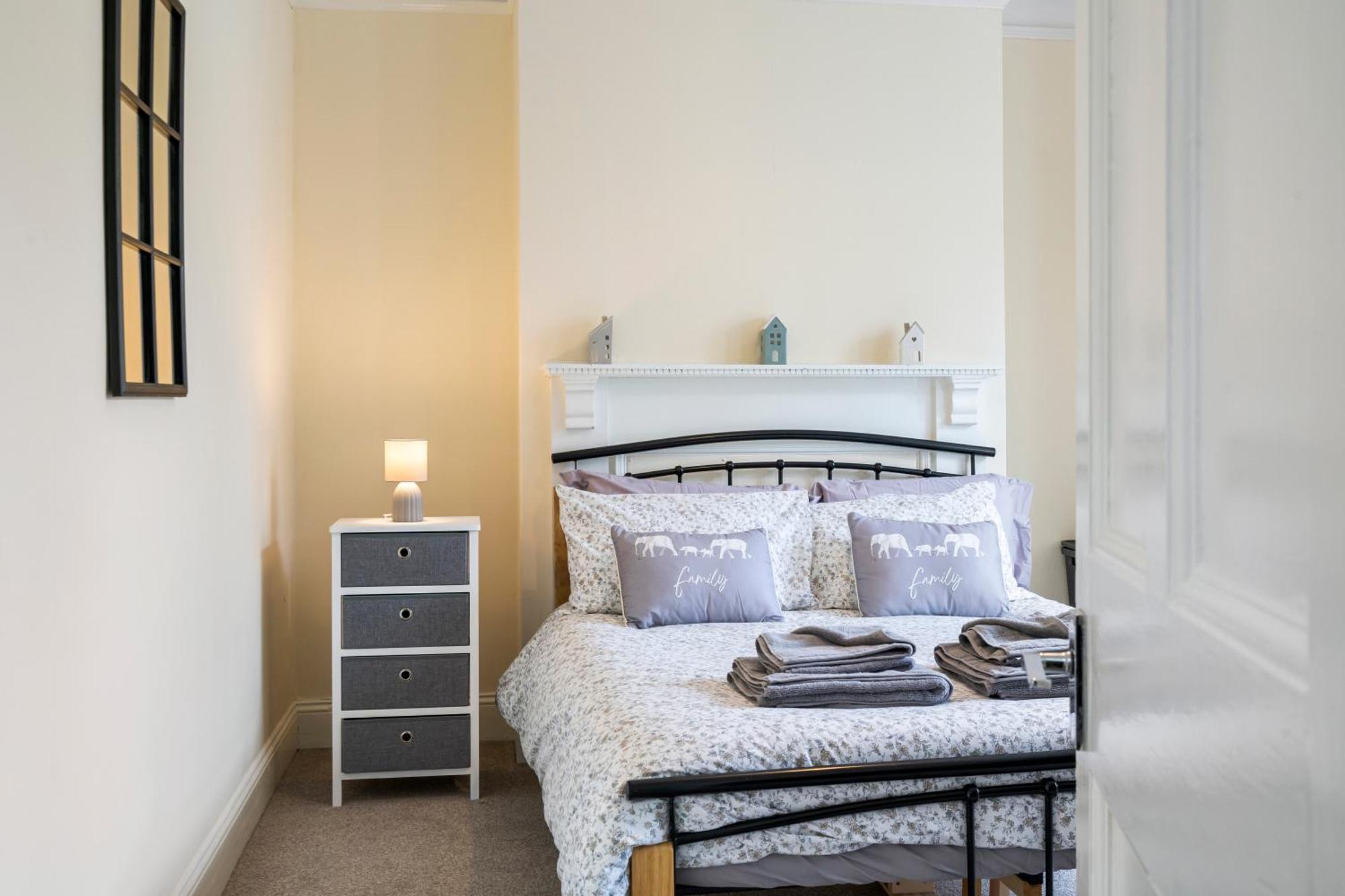 Modern 3 Bedroom Apartment In Wimbeldon Park London Exteriör bild